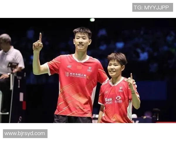 杭州羽毛球队以74分领跑大师赛积分榜展现强劲实力与团队合作精神