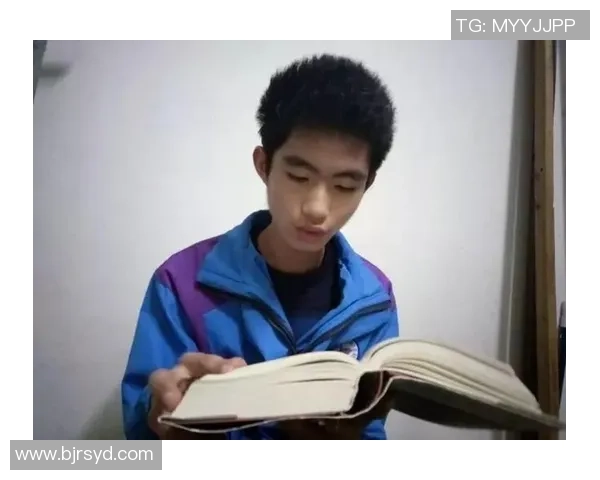 从贫困中崛起的足球明星用奋斗书写人生传奇